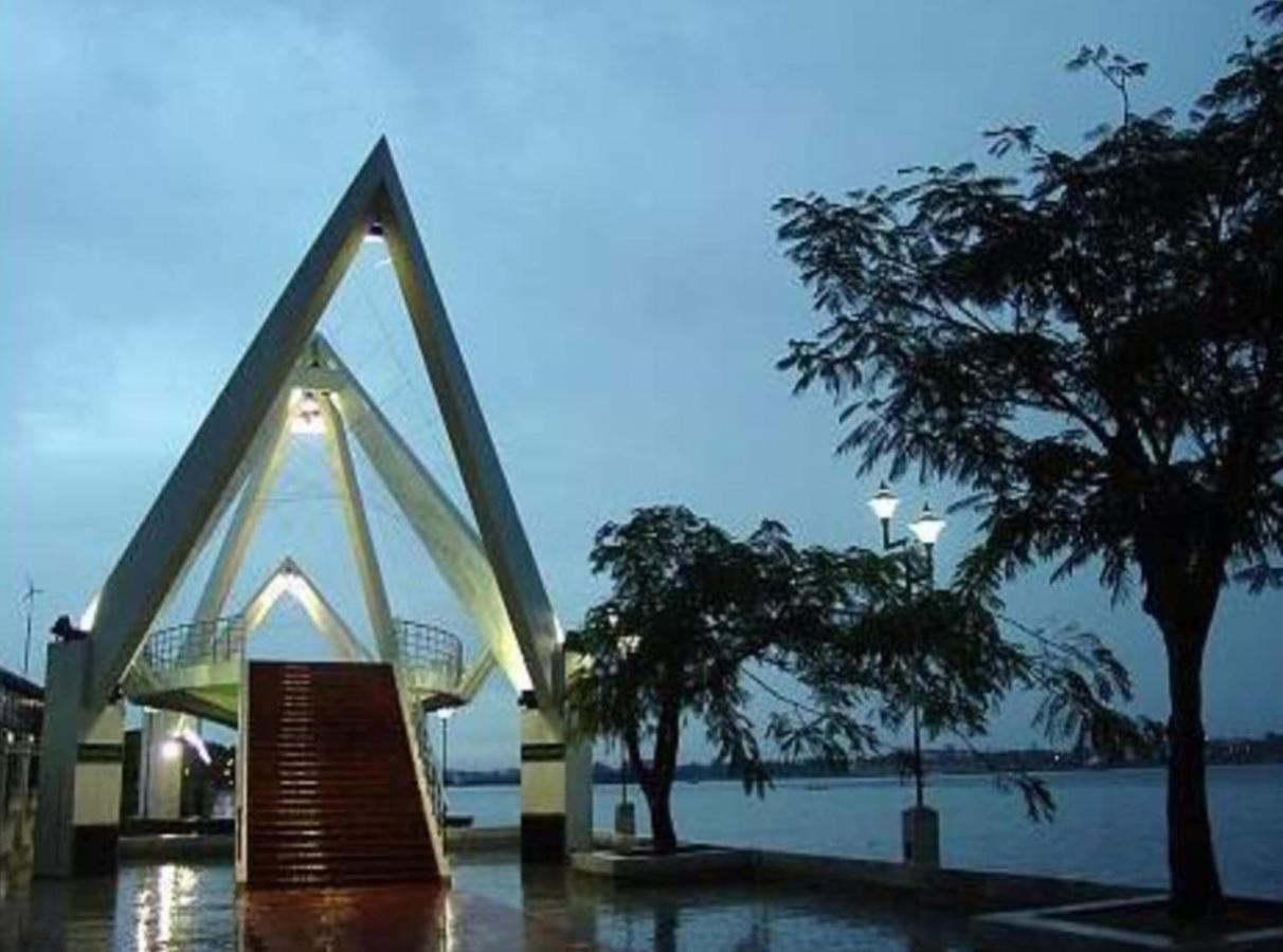 Raelyn'S Homestay Kochi Buitenkant foto